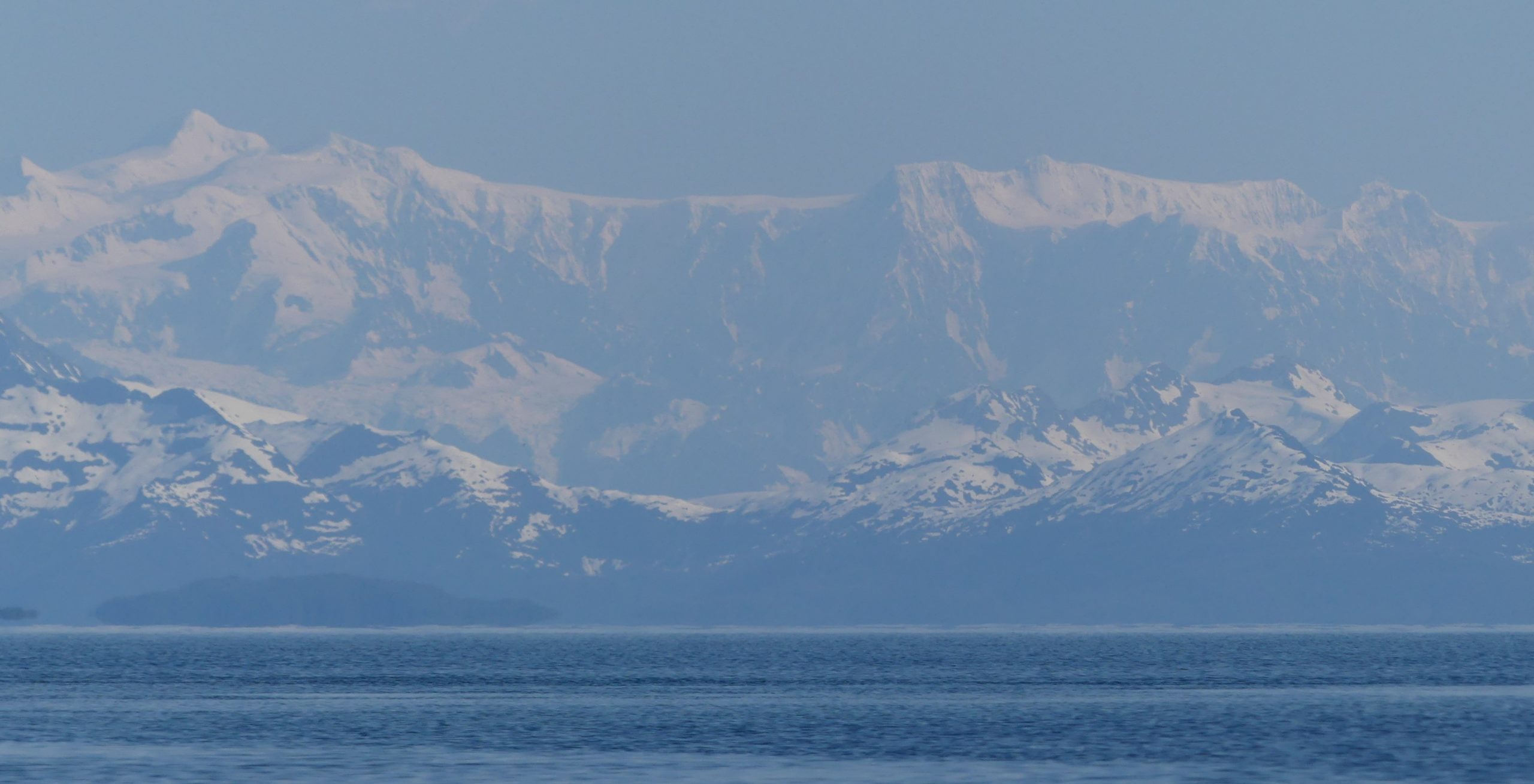 Montagne Chugach, photo prise de Knight Island Nord