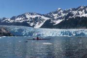 Marc Estrade devant Bainbridge Glacier, Prince William Sound